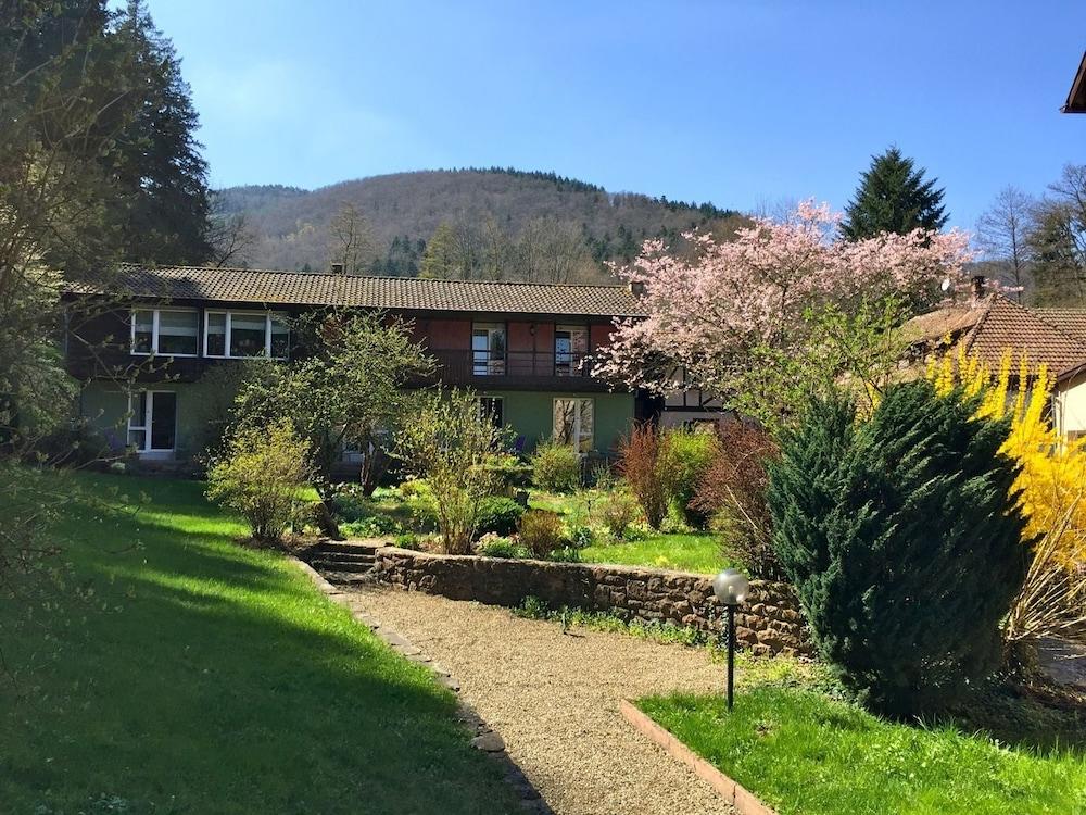 لو سانت بارنابيه أوتل آند سبا المنطقة الخارجية