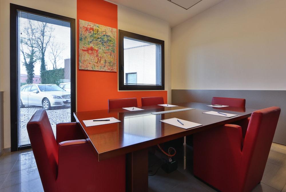 Best Western Plus Hotel Galileo Padova Lobby
