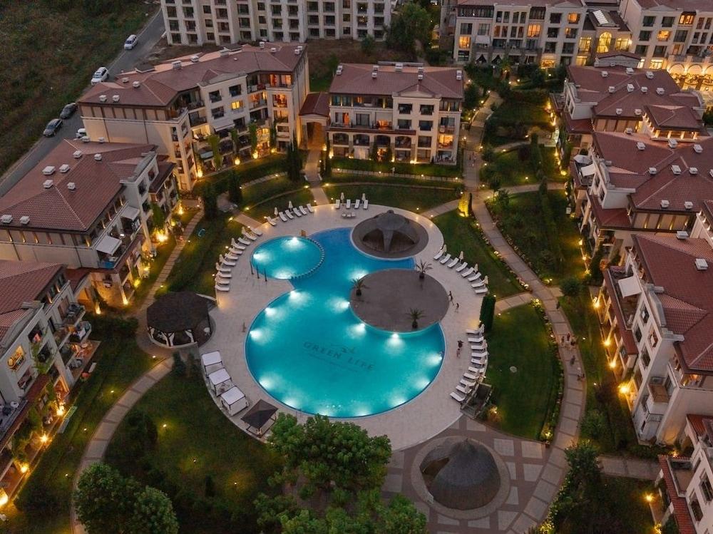 جرين لايف بيتش ريزورت سوزوبول منظر من الجو