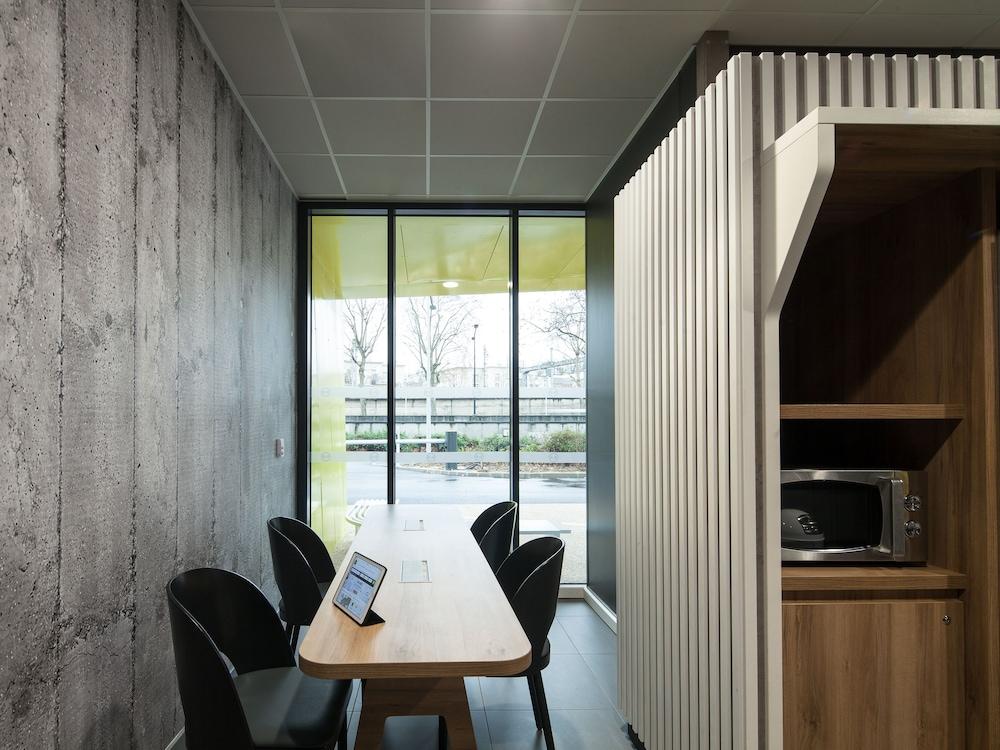 بي آند بي هوتل نانتير رويل مالميزون منطقة الاستقبال