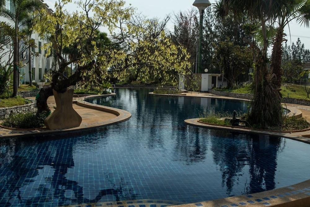 جاسان بانوراما جولف كلوب زحليقة مائية