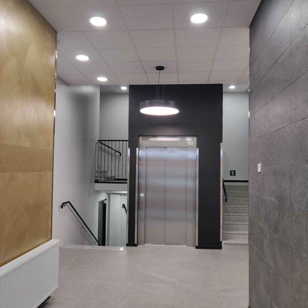 ريفرسايد لاس ساونا،2 اندرجراوند كار باركينج منطقة الاستقبال