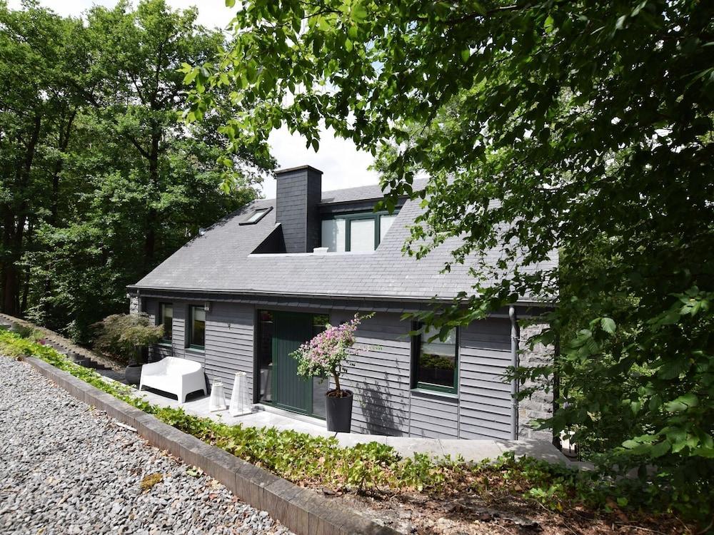 بوش فيلا إن دوربوي ويذ هوت توب، ويرلبول المنطقة الخارجية