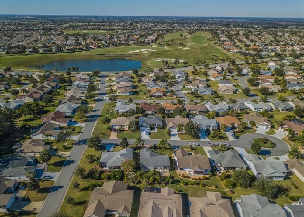 هاليارد كورت 1872 باي وايت بيليكان في آر منظر من الجو