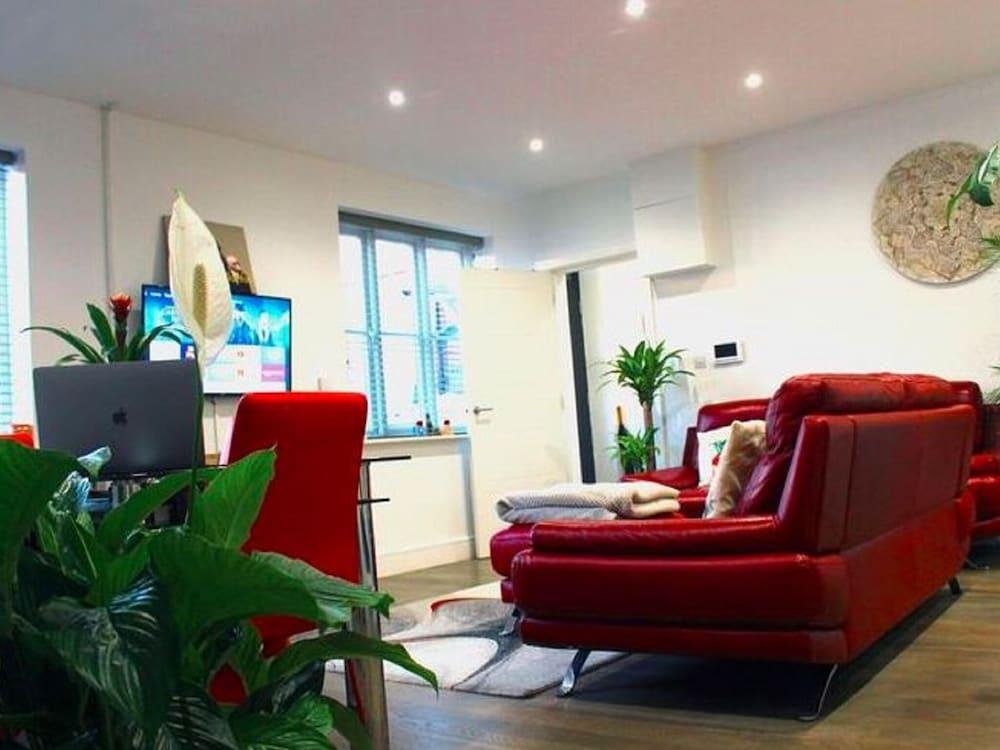 Chic Apartment in North London near Royal Air Force Museum