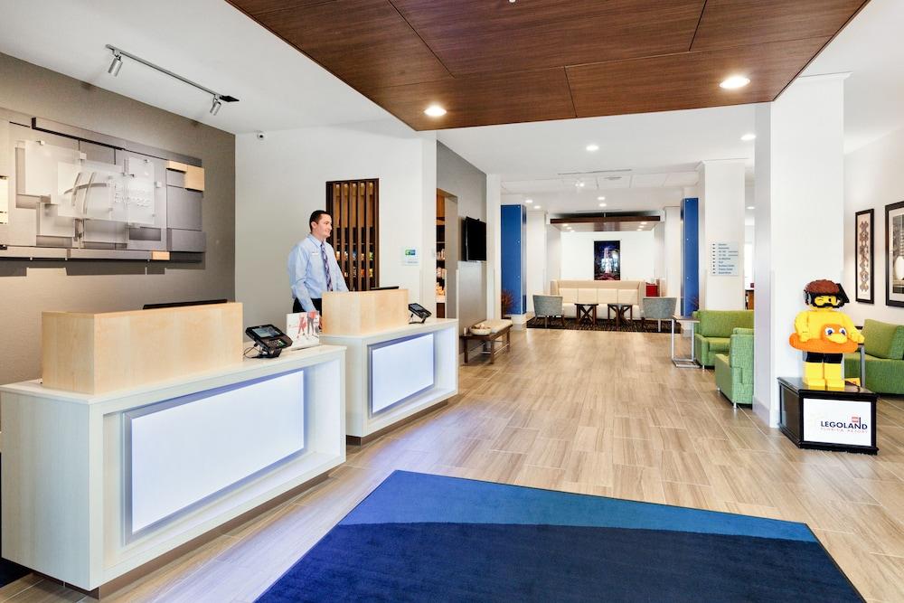 هوليداي إن إكسبرس ليك ويلز ان وينتر هايفن باي آيتش جي المنطقة الخارجية