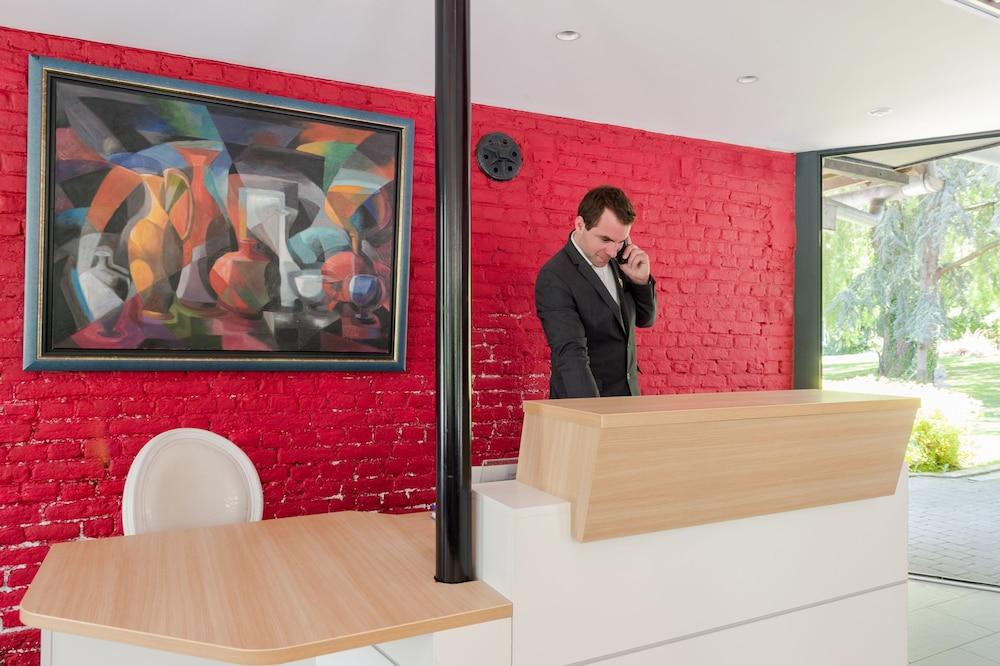 لا فيرم بلانش، ذا أوريجينالز ريليه منطقة الاستقبال