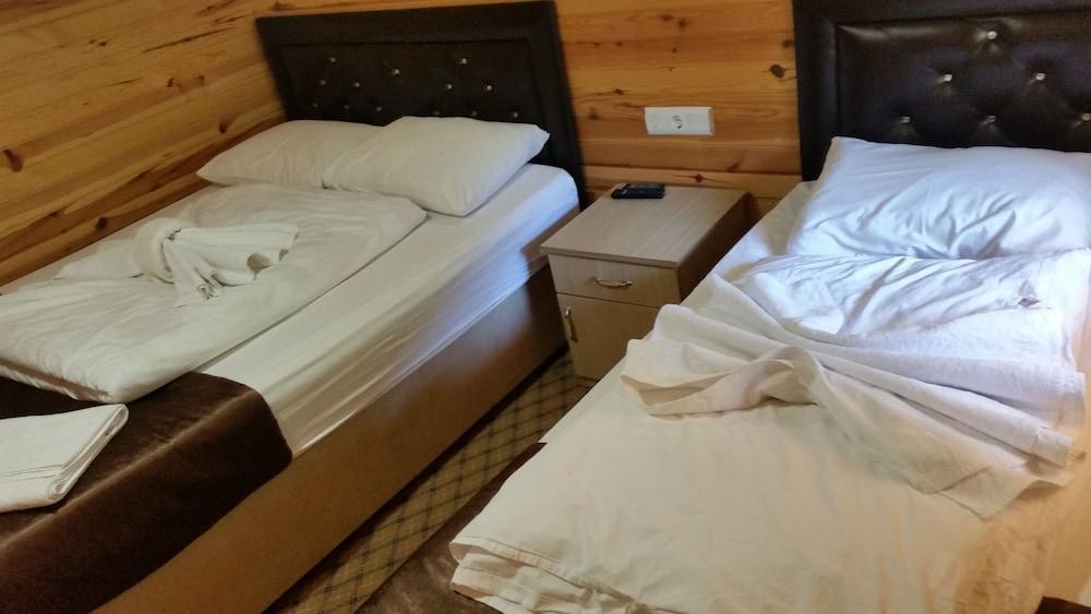 أوزونجول بنجالو هاوس غرفة