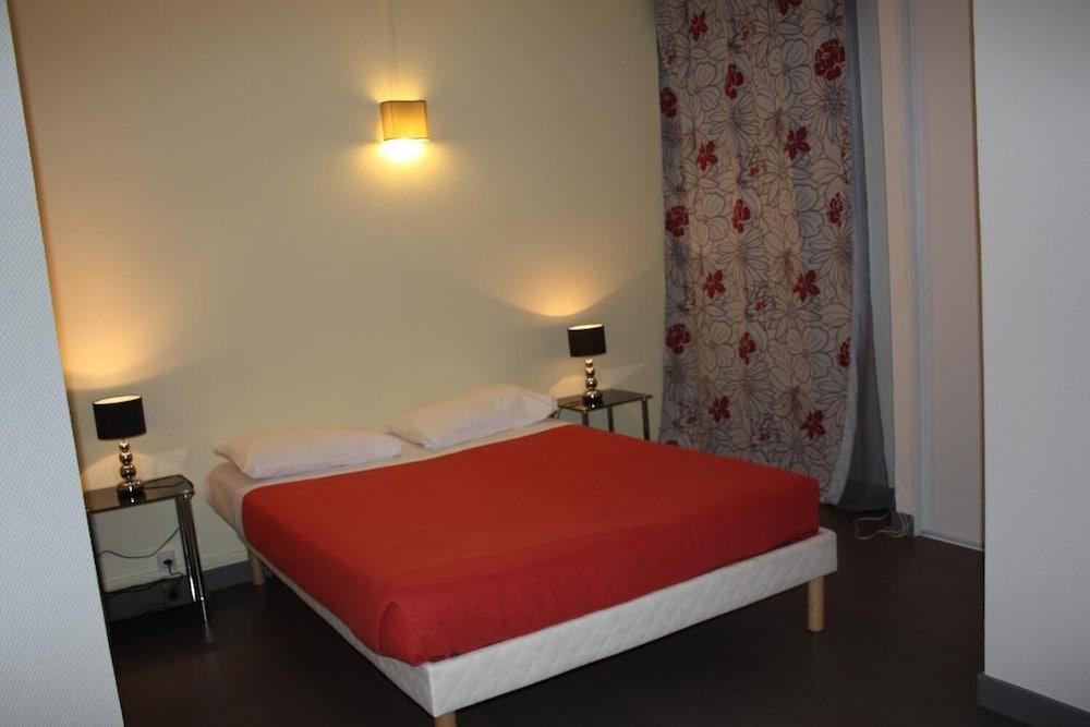 Résidence d'Artagnan Room