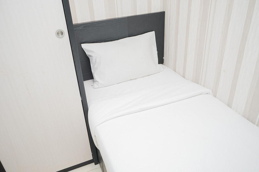 Modern Comfy 2BR Serpong Greenview Apartment Room