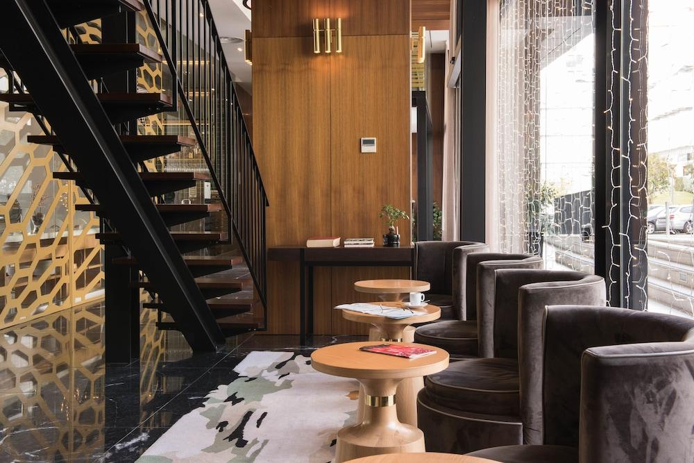 أبون ليسبون برايم هيزادينسيز الردهة