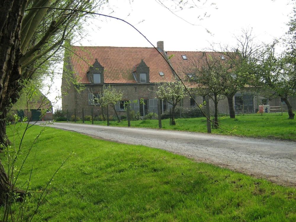 كوانت فارم هاوس إن ميدلكيرك نير بيتش