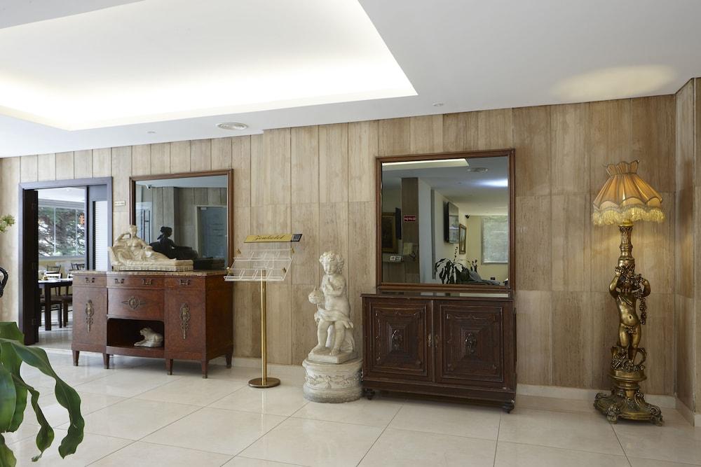 Zoukotel Hotel Lobby
