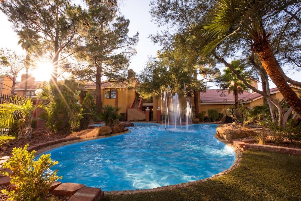 Westgate Flamingo Bay Resort Exterior
