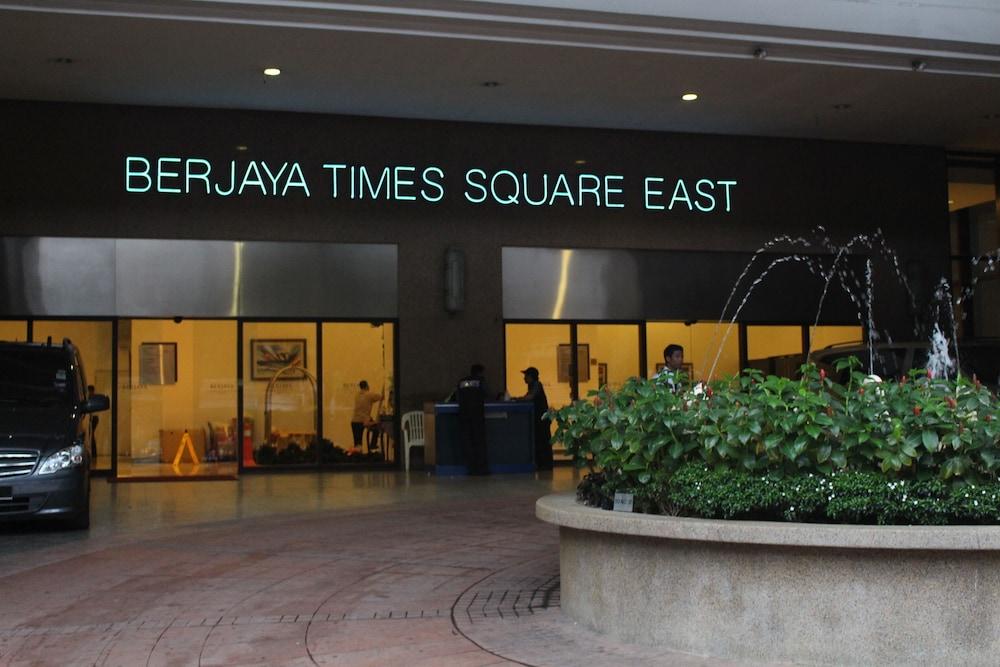 Queens Service Suite at Times Square Lobby