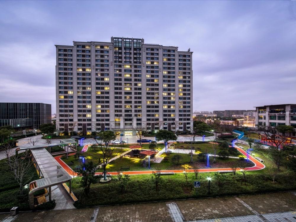 لاندسي أبارتمنتس شانجهاي إيليت سبيس تفاصيل الفندق من الخارج