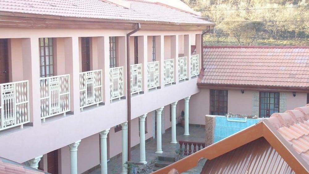 Valley View Guest House Exterior