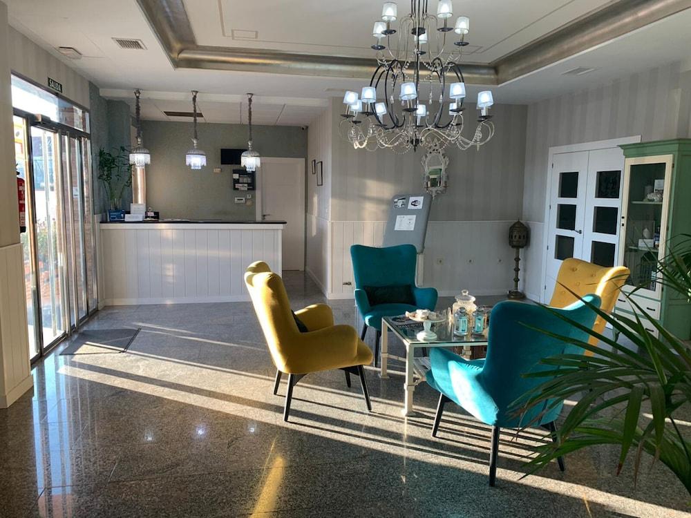 هوتل بوبديل منطقة الاستقبال