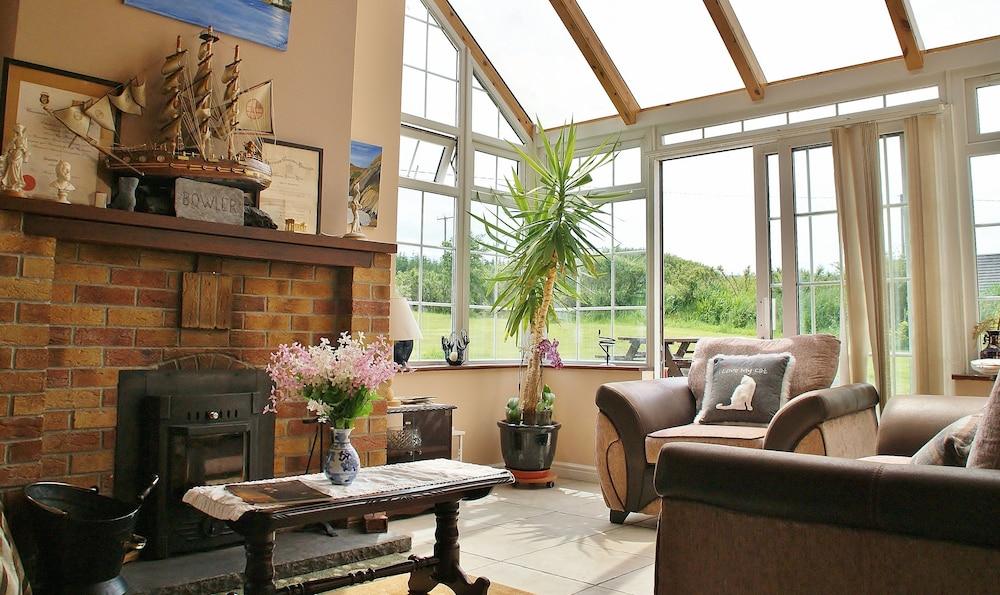 ستراندز إند هاوس