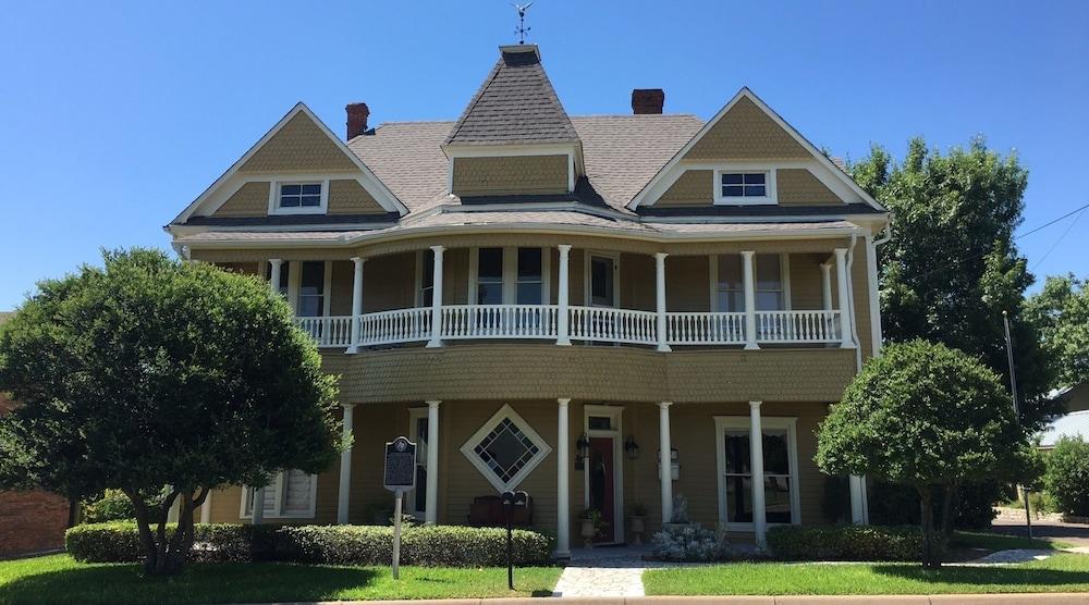 كابتنز هاوس أون ذا ليك