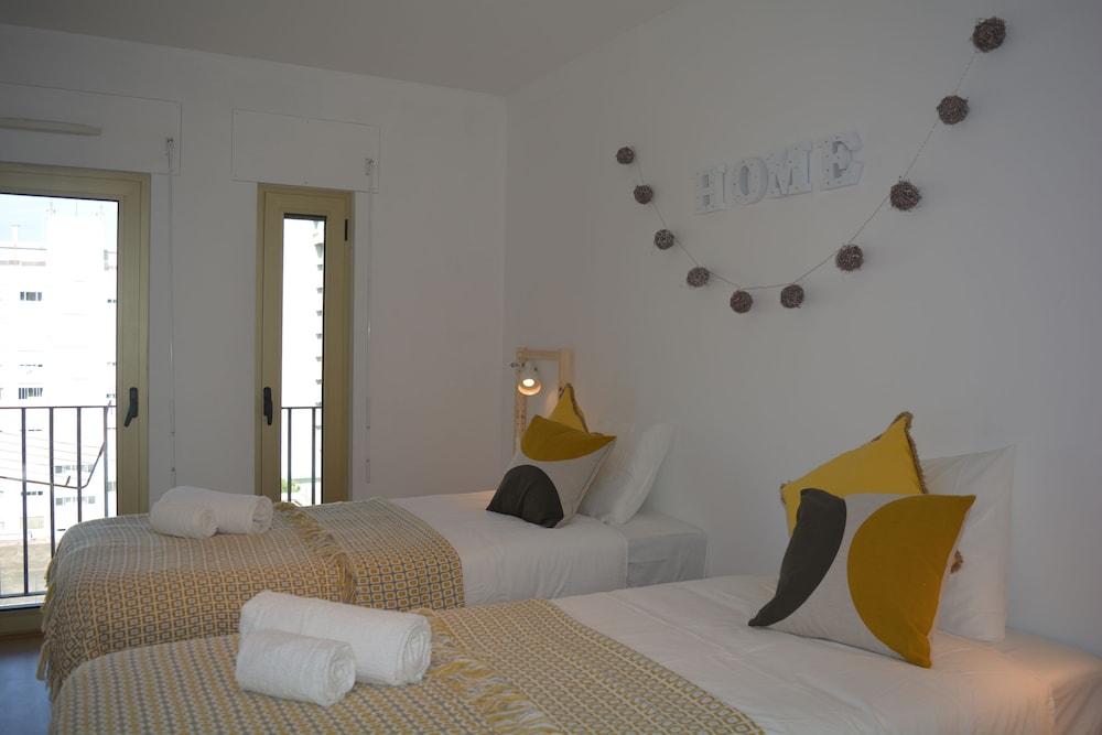 مودرن إي برايت باي هومينج غرفة