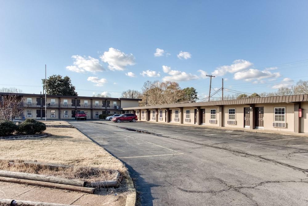 OYO Hotel Bald Knob near Searcy AR Exterior