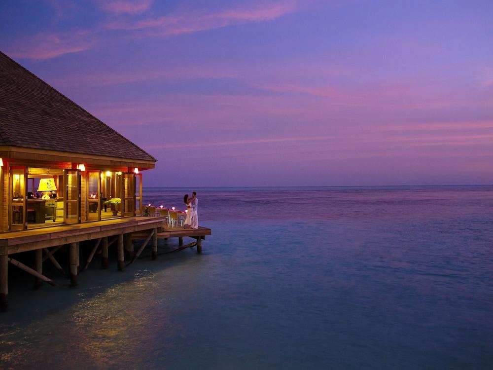 Vilamendhoo Island Resort & Spa Exterior