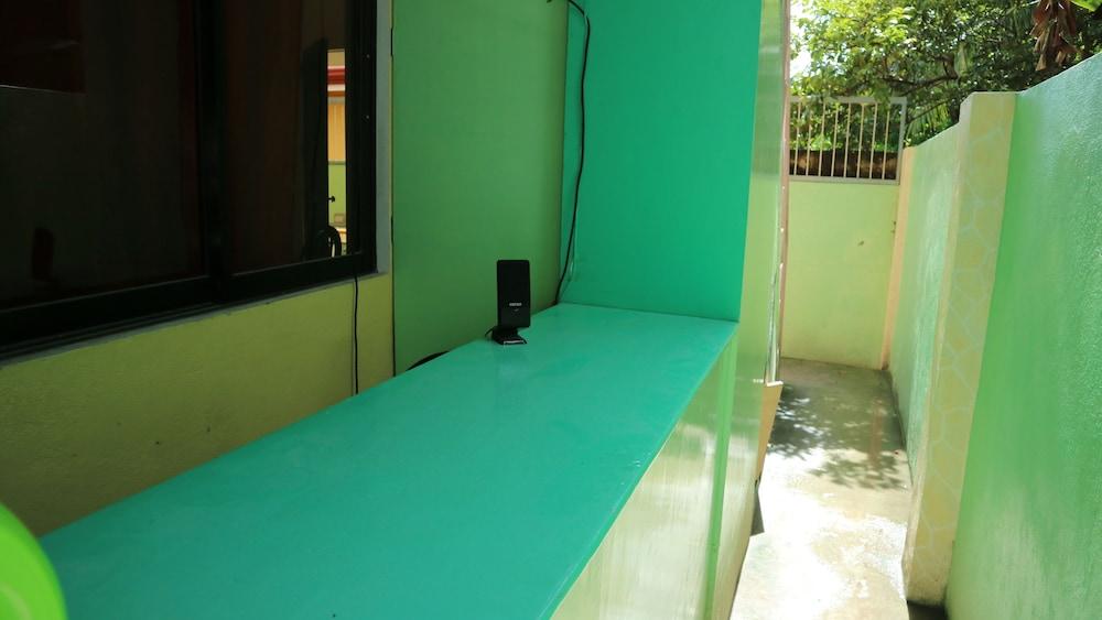 Guilly's Place Reception