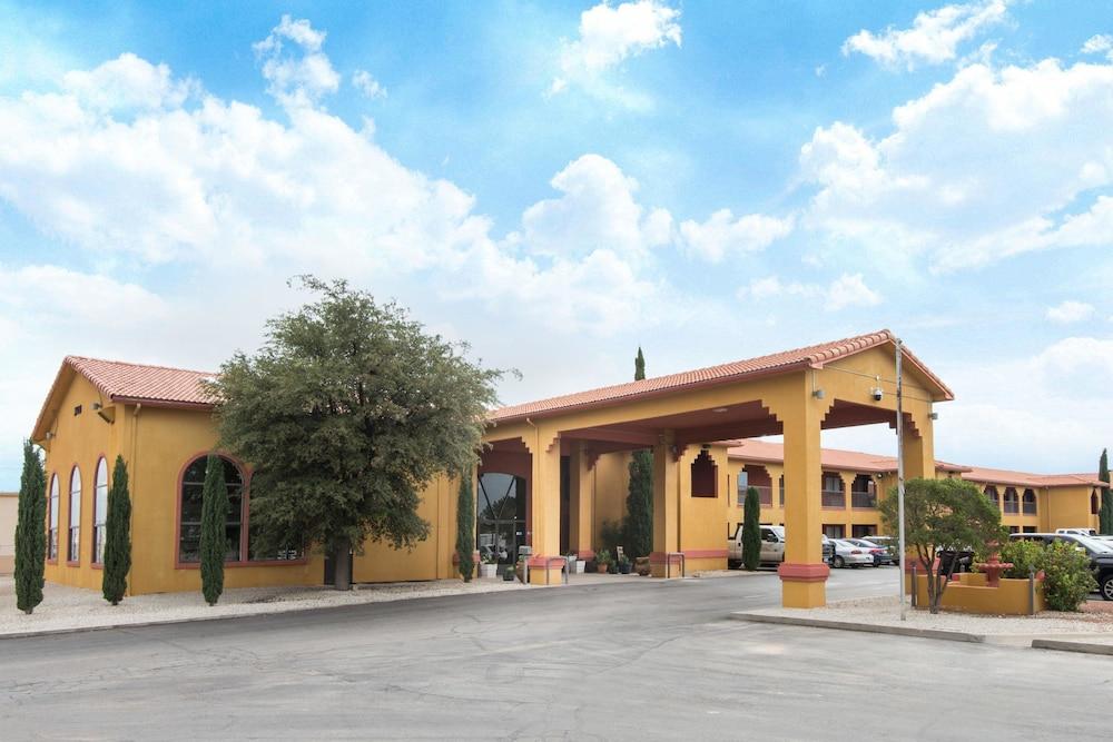 دايز إن باي ويندام كارلزباد