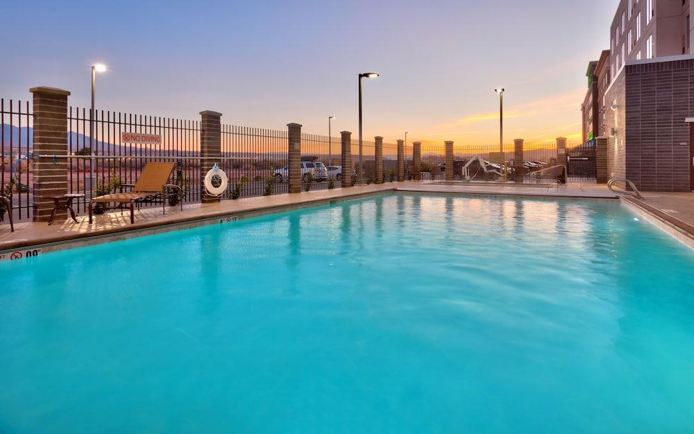 حياة بالاس سانت جورج/كونفينشن سنتر حمام سباحة مكشوف