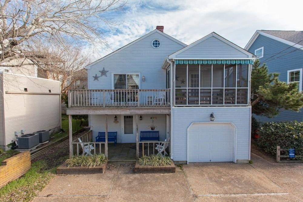 117 55.5 Street 2 Bedroom Condo by Redawning