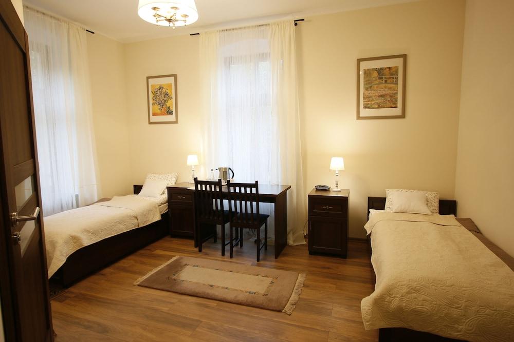 هوتل تشارلوتا