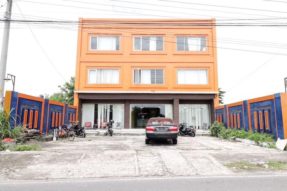 Graha LPP Pramindo Inn Exterior