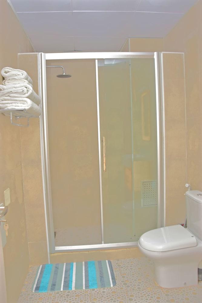 Malom Center Apt 1 Bathroom