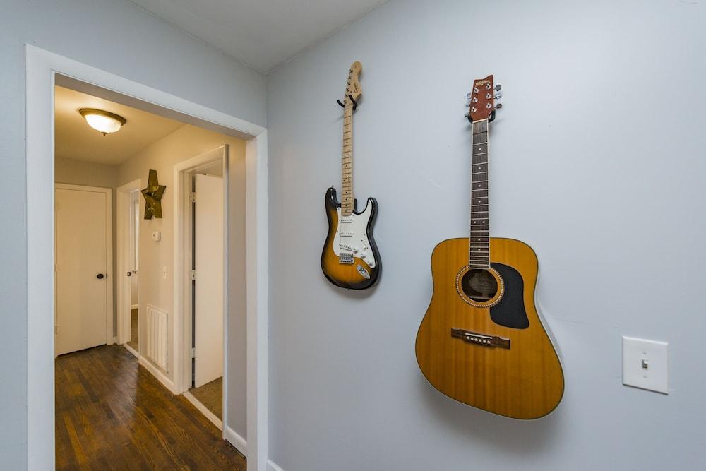 سافور ذا هومي فايب آت إيه شيلد نيست فايف مين داون تاون تفاصيل الفندق من الداخل