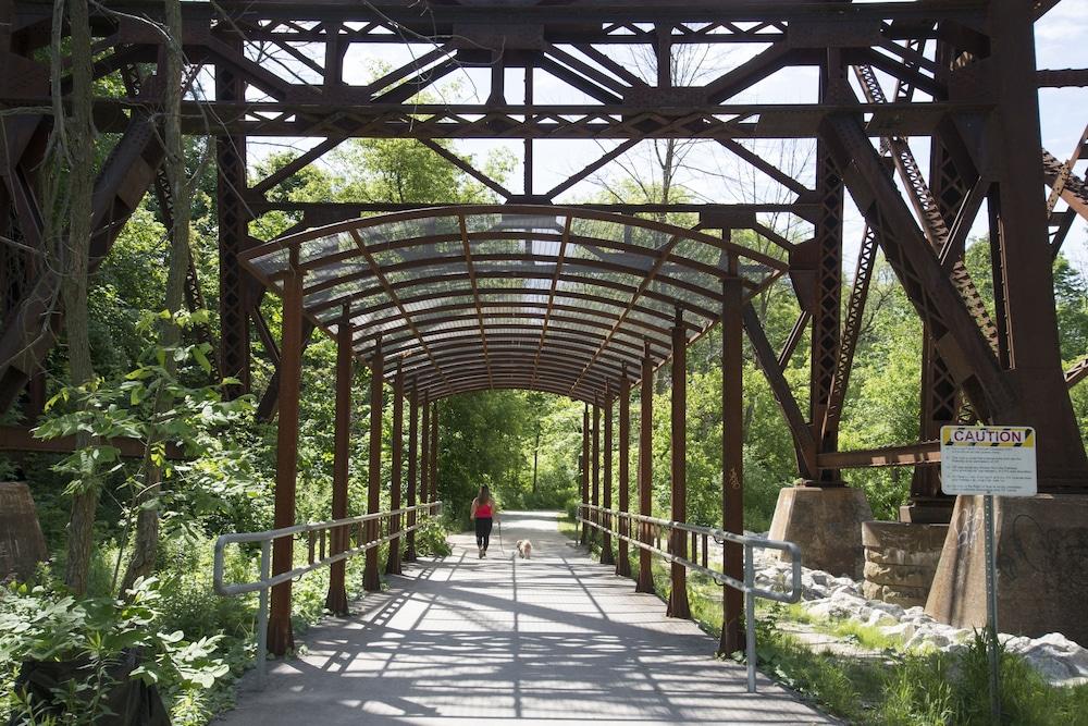 تورونتو دون فالي هوتل آند سويتس المنطقة المحيطة بالمنشأة