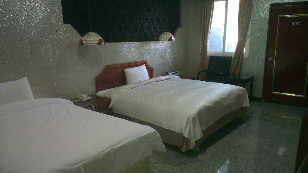 Dong Shi Garden Motel Room