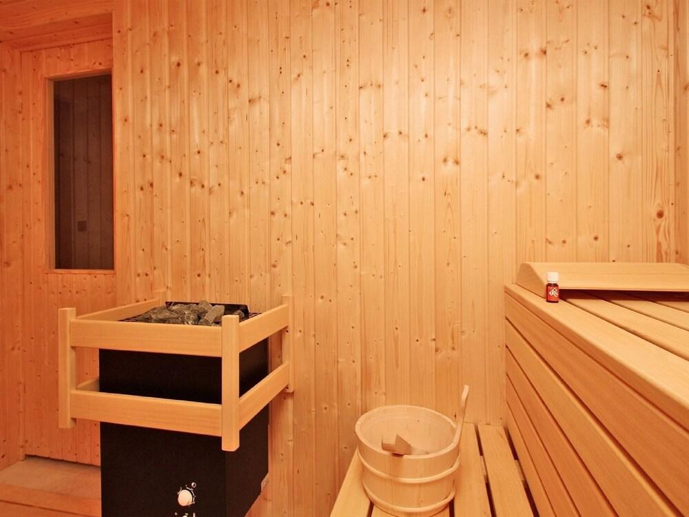 لاكوريوس أبارتمنت وذ برايفت بول آند سي فيو نير ذا بيتش إن كريكفينيكا نادي صحي