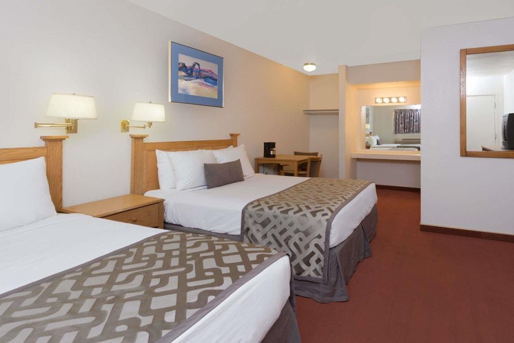 سوبوربان ستوديوز نير ميسا فيردي غرفة