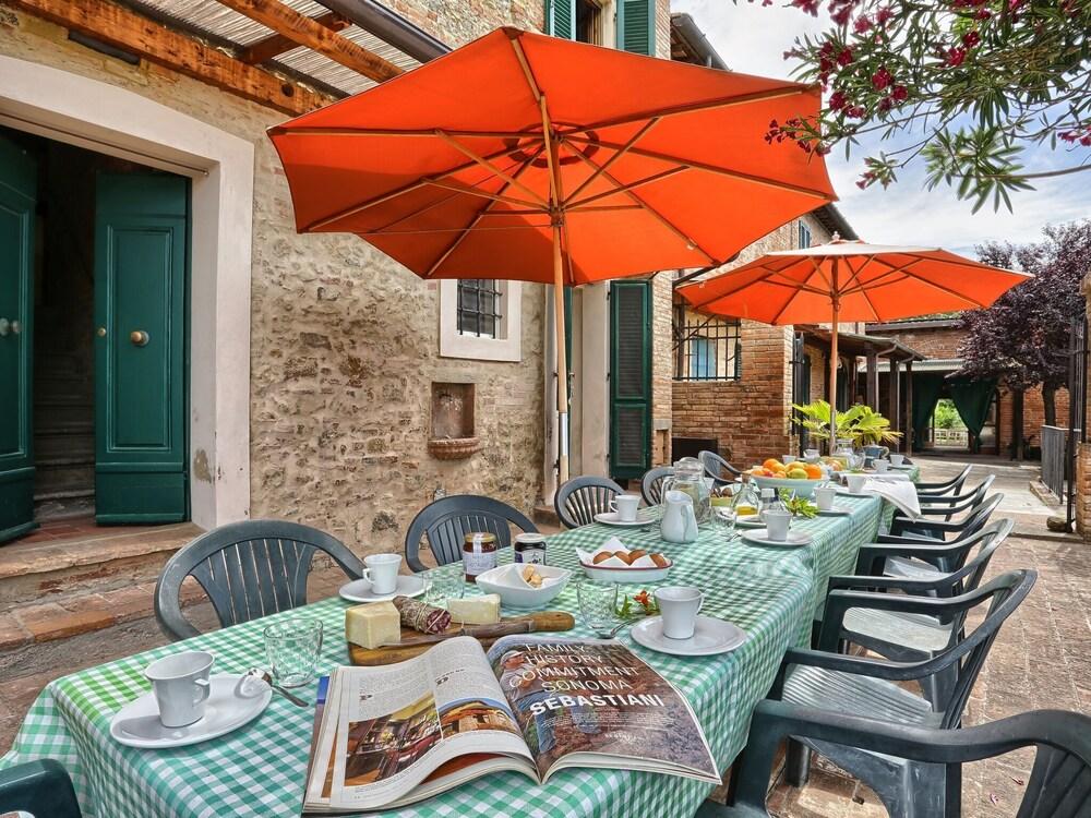 سبيشيوس كوتيدج إن بالايا وذ برايفت بول شرفة