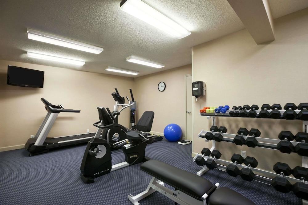 هوثرون سويتس باي ويندام تروي، مي أخرى