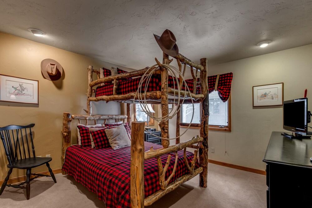 ويندو لايند هوم وذ هوت تاب باي ريد أونينج غرفة ضيافة