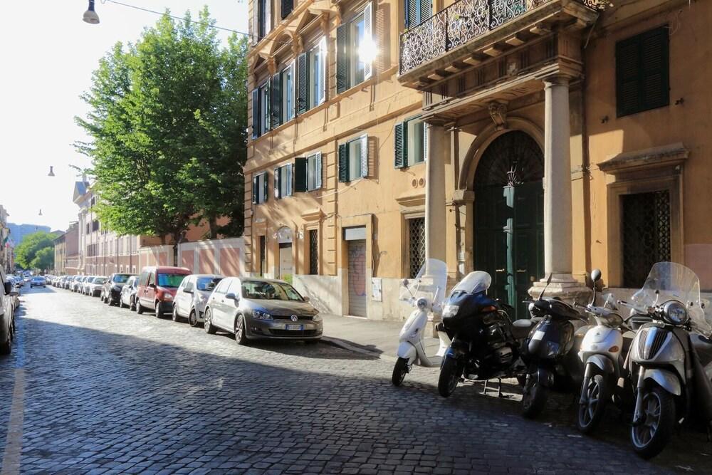 ديزاين فلات فور 4 بيبول قريبة من كولوزيوم المنطقة الخارجية