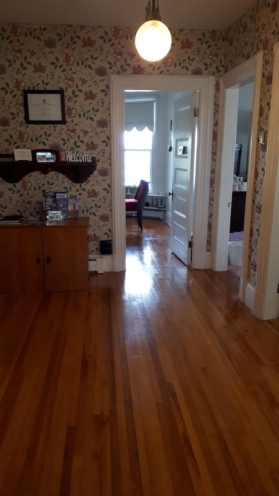 هيل سايد لاندينج بد آند بريكفاست الفندق من الداخل