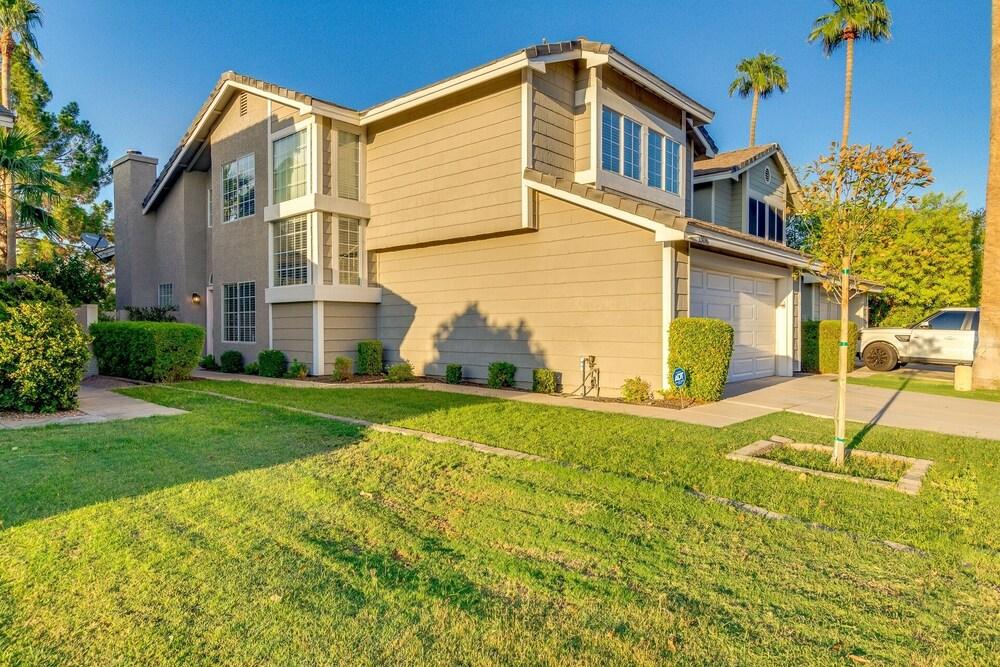 Waterfront w/ Heated Pool and a Paddle Boat in Gilbert! by Redawning المنطقة الخارجية