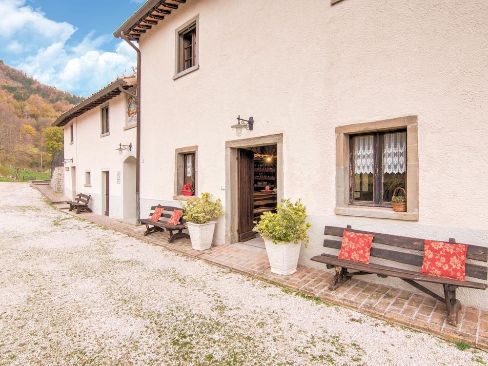 Fascinating Apartment in Borgo Pace With Barbecue Exterior