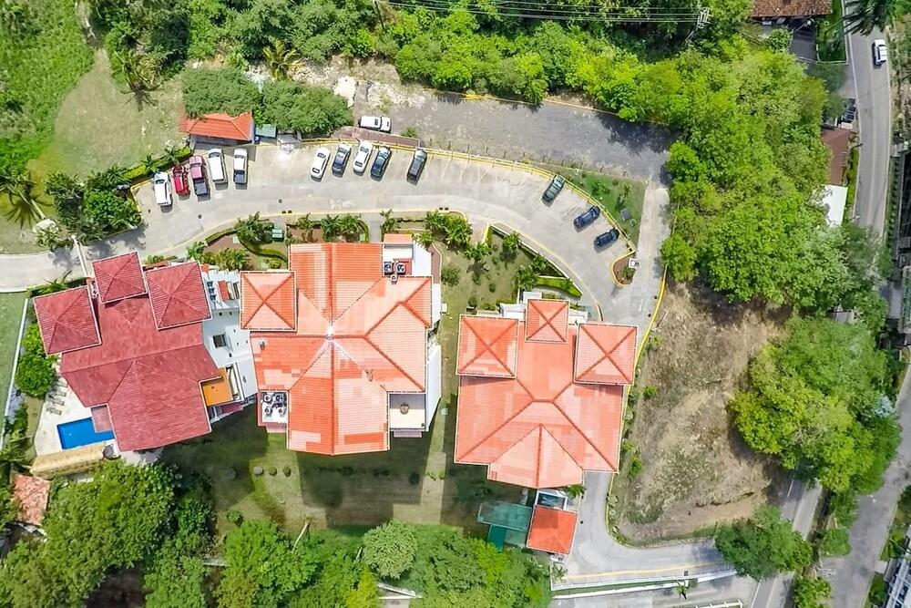 Luxury 4th-floor Suite With Pool and Endless Ocean Views Exterior