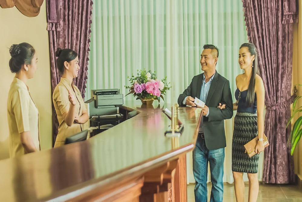 فنوم بنه إيرا هوتل منطقة الاستقبال