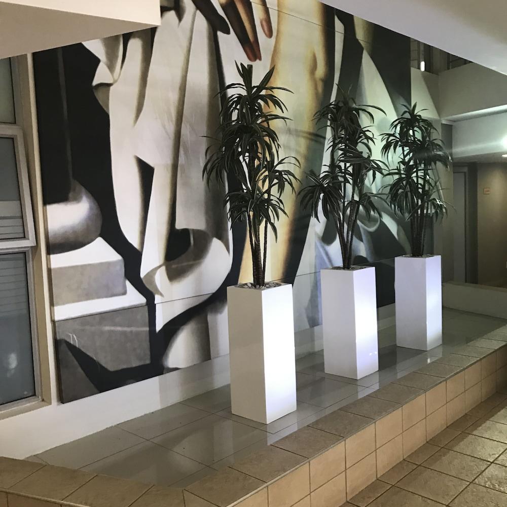 First Divine Suites - Hydro Park Interior Entrance