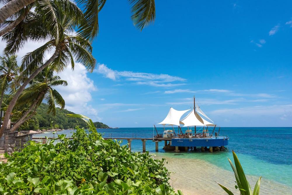 كوكو دي مير هوتل آند بلاك باروت سويتس